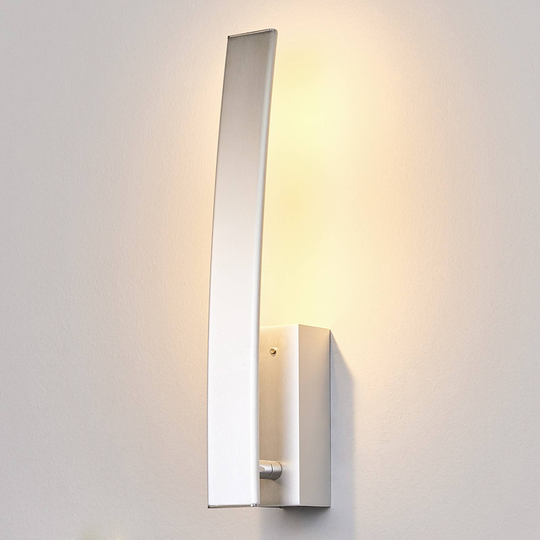 Korkealaatuinen LED-seinävalaisin Xalu kytkimellä