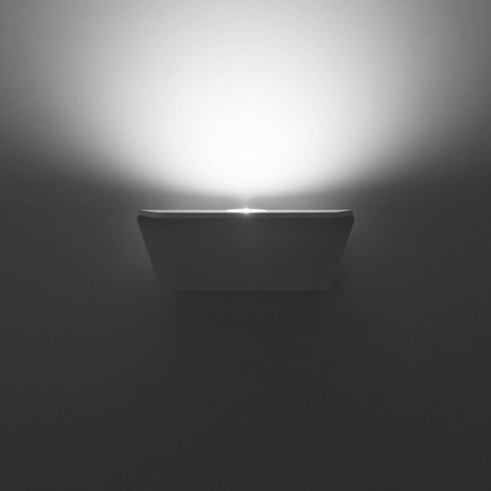 LEDS-C4 Neu -LED-seinävalaisin, Ra93 ja UGR19
