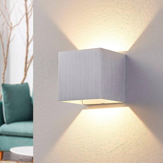 Alumiininen LED-seinävalo Esma, kulmikas