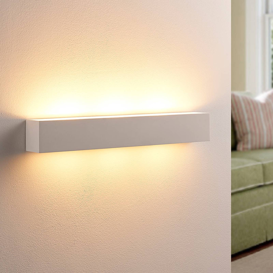 Tjada - pitkänomainen LED-seinävalaisin, kipsiä