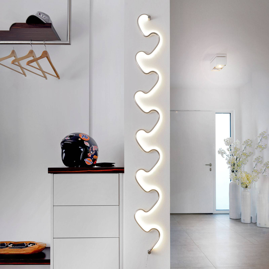 LED-seinävalaisin Step pistokkeella