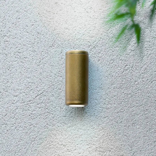 Jura Twin - tyylikäs ulkoseinävalaisin messingistä