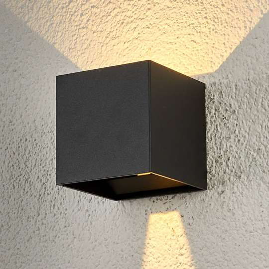 Kuutiomainen Ella LED-ulkoseinävalaisin