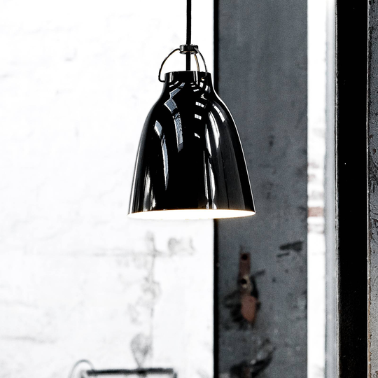 FRITZ HANSEN Caravaggio P1, kiiltomusta/musta