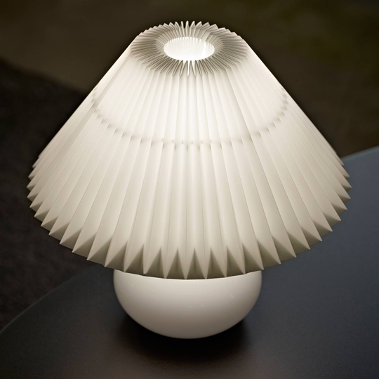 LE KLINT 314-pöytälamppu valkoinen/messinki K 27cm