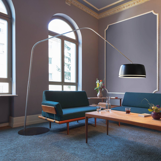 serien.lighting Central LED-kaarivalaisin, musta