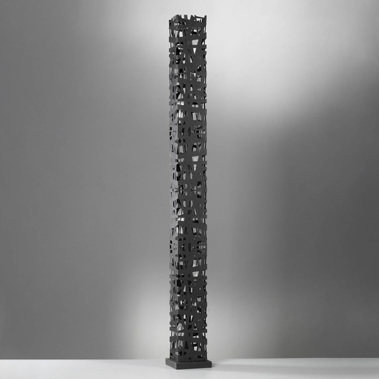 Lattiavalaisin Foresta metallista, korkeus 153 cm